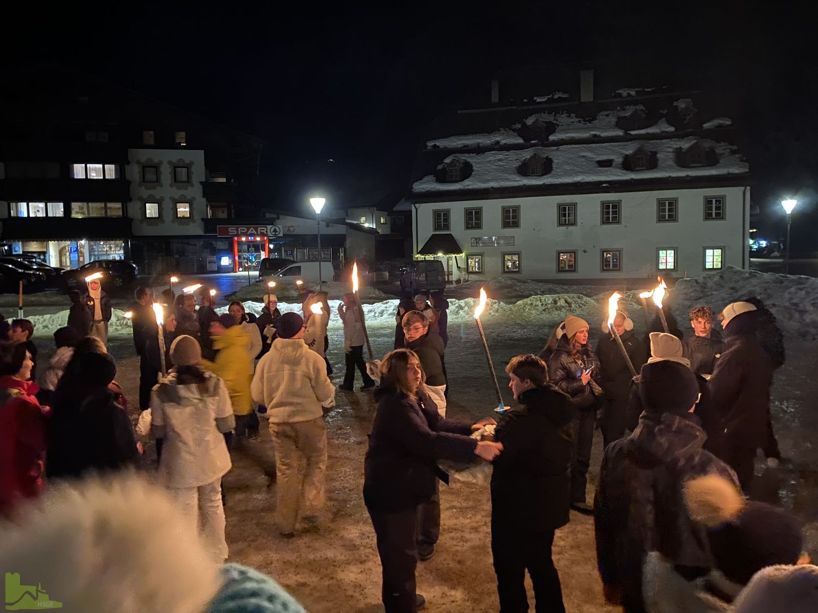 Auffi aufn Berg und runter mit de Ski